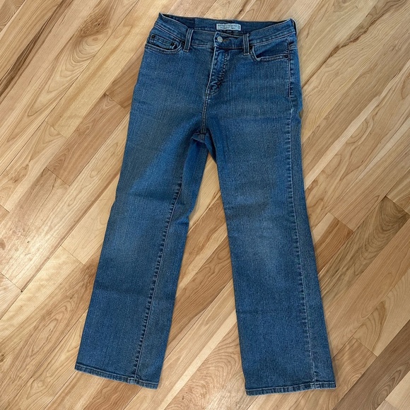 Levi's Perfectly Slimming Boot Cut 512 Jeans (10 Short) - Picture 3 of 4